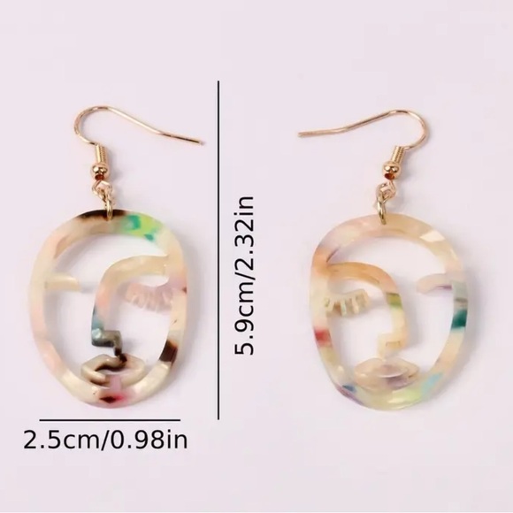 Elegant Face Shaped Art Deco Earrings: Timeless Style - Picture 8 of 8